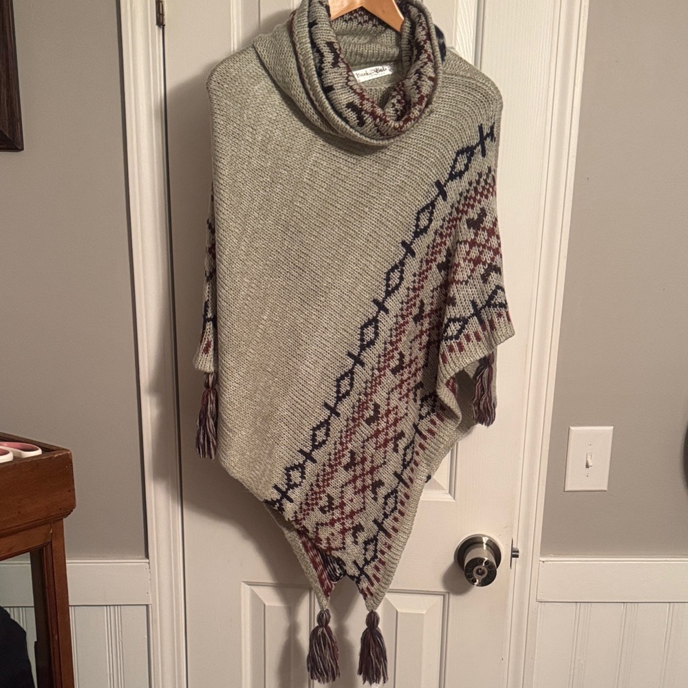 Gray Patterned Poncho with Tassels (R)